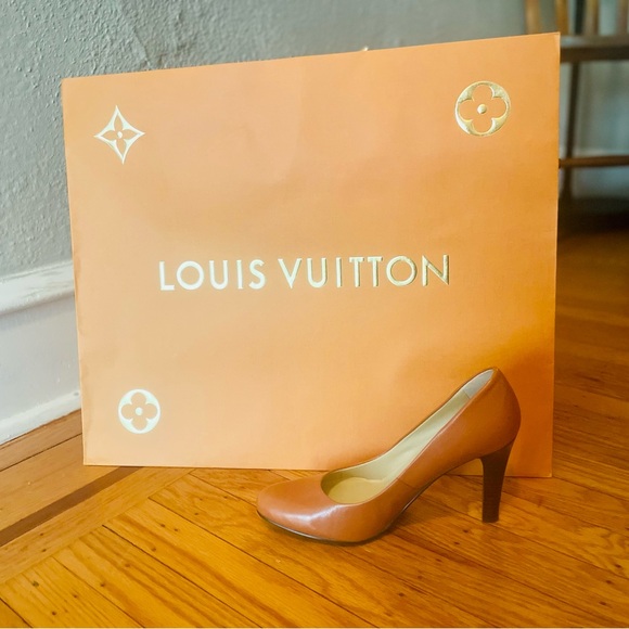 Louis Vuitton Large Paper Shopping Bag 19 x 10 x 16 Gold Handle Holiday Edition - Picture 2 of 7